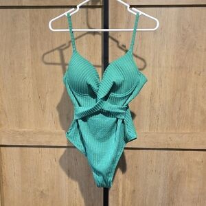 (J47)  Green Woman's One Piece Swimsuit Sz L